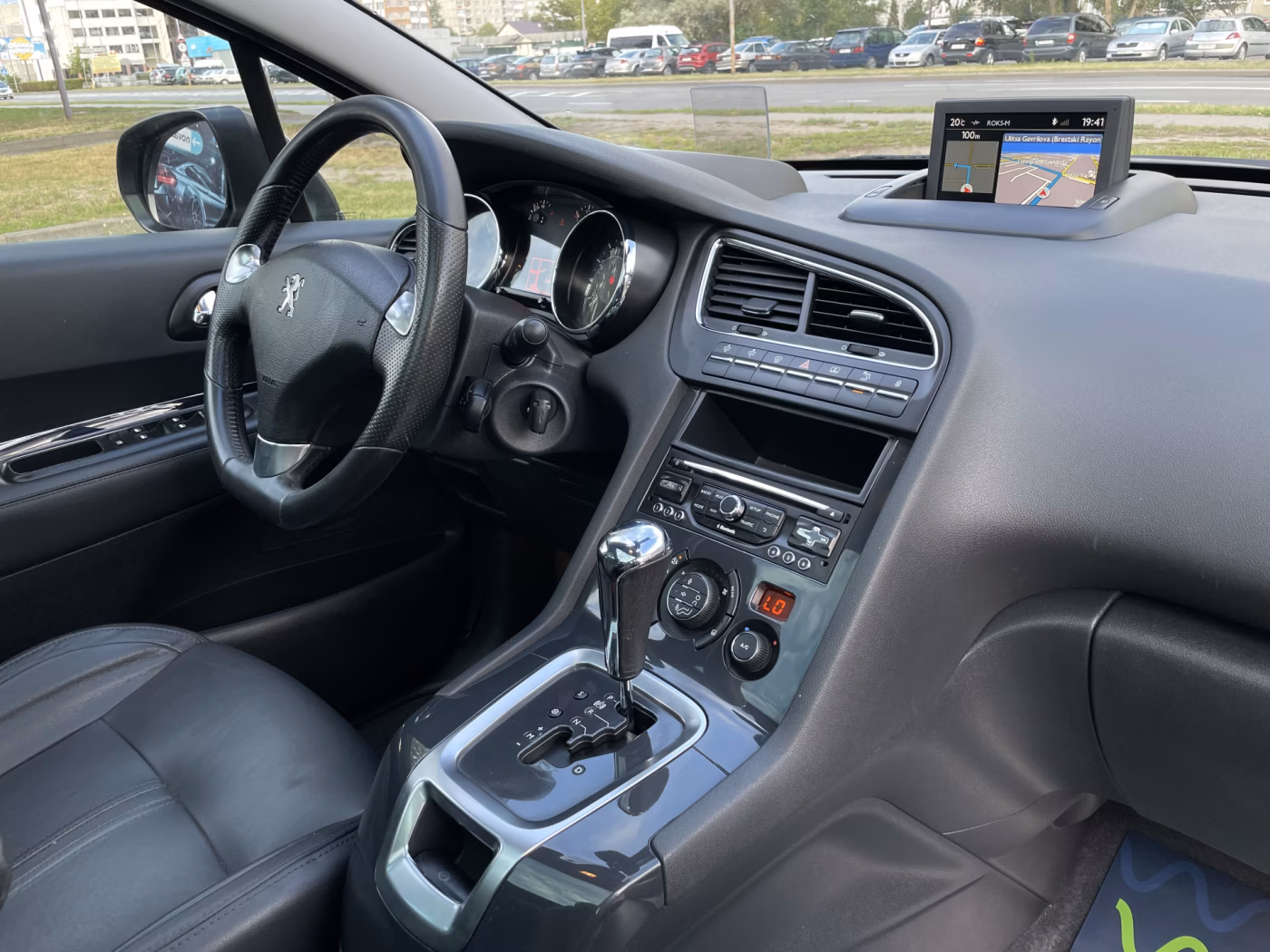 Peugeot 5008 фото 16