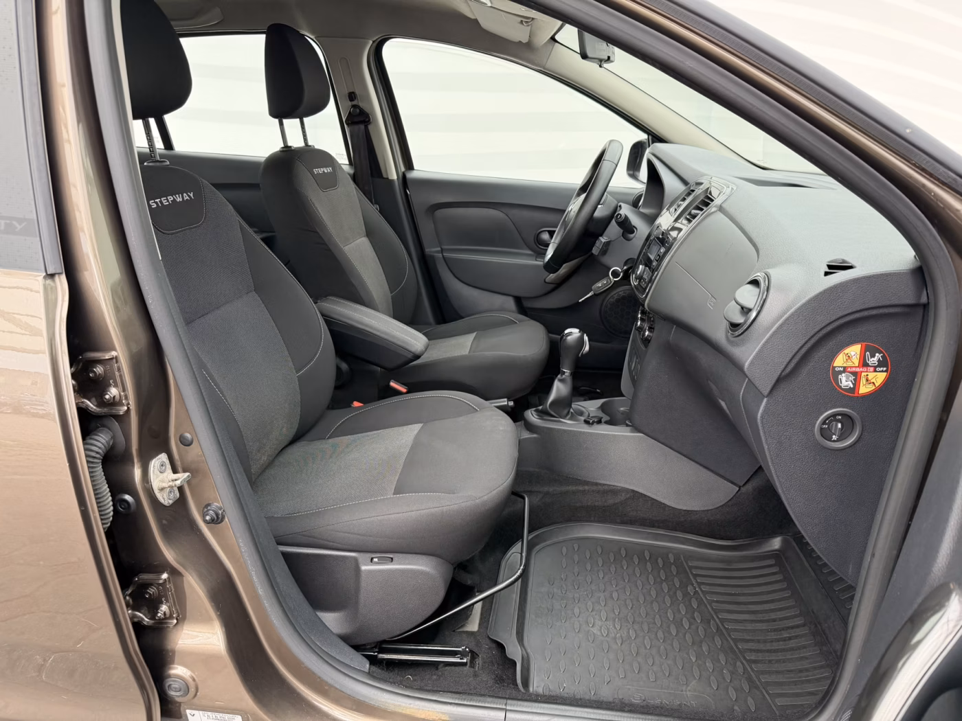 Renault Logan Stepway фото 7