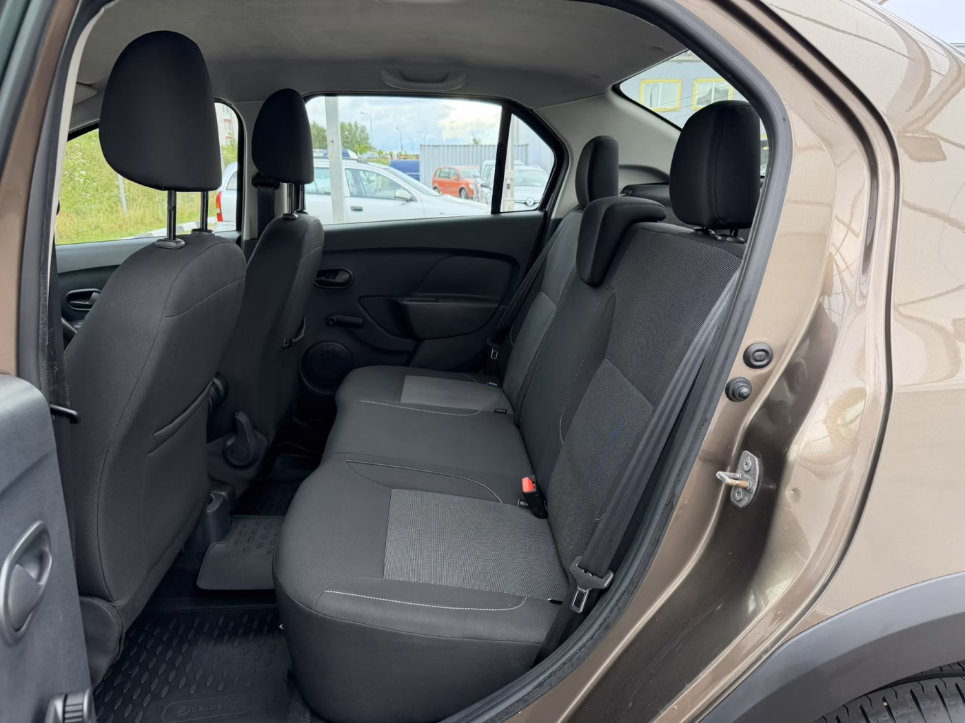 Renault Logan Stepway фото 8