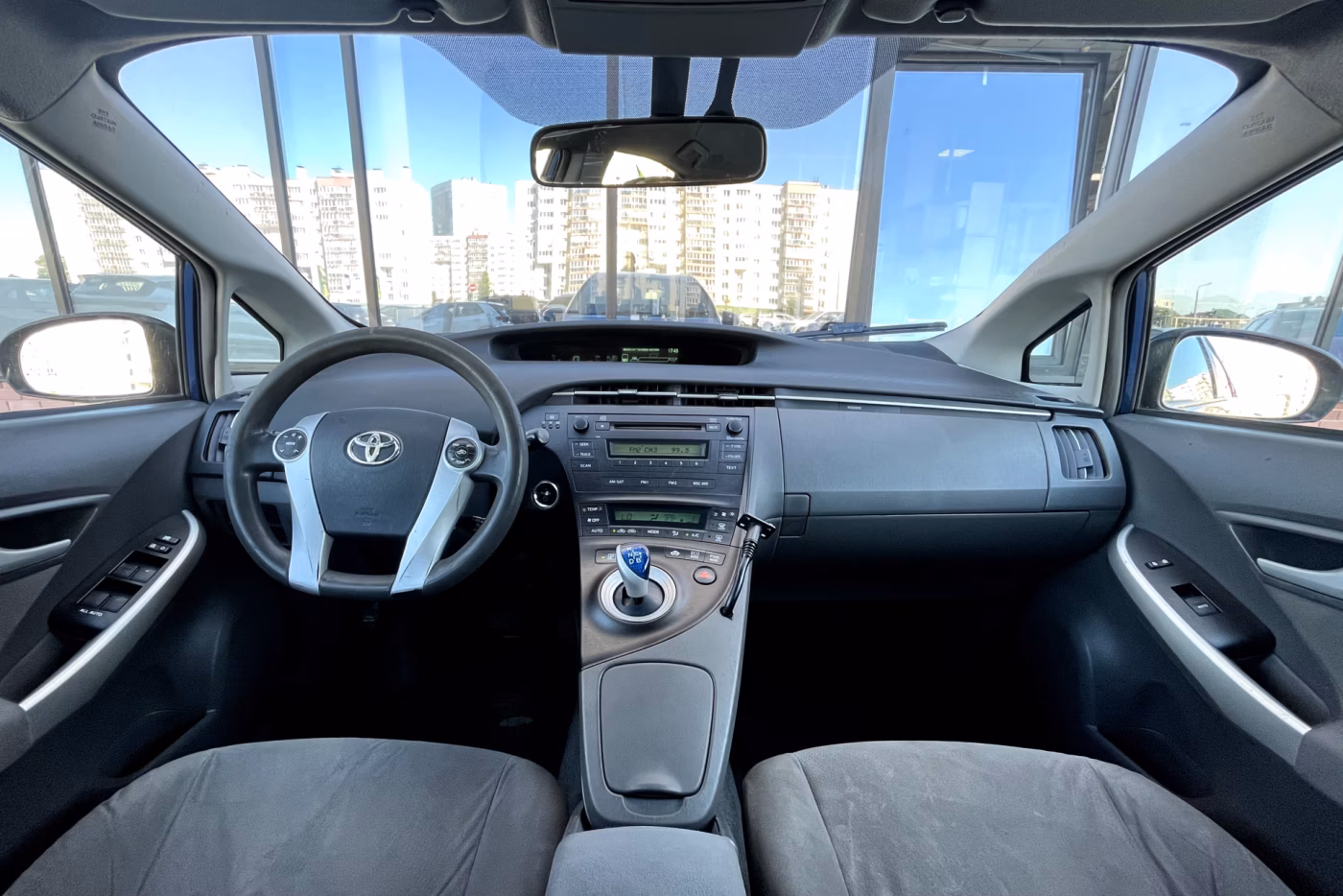Toyota Prius фото 9