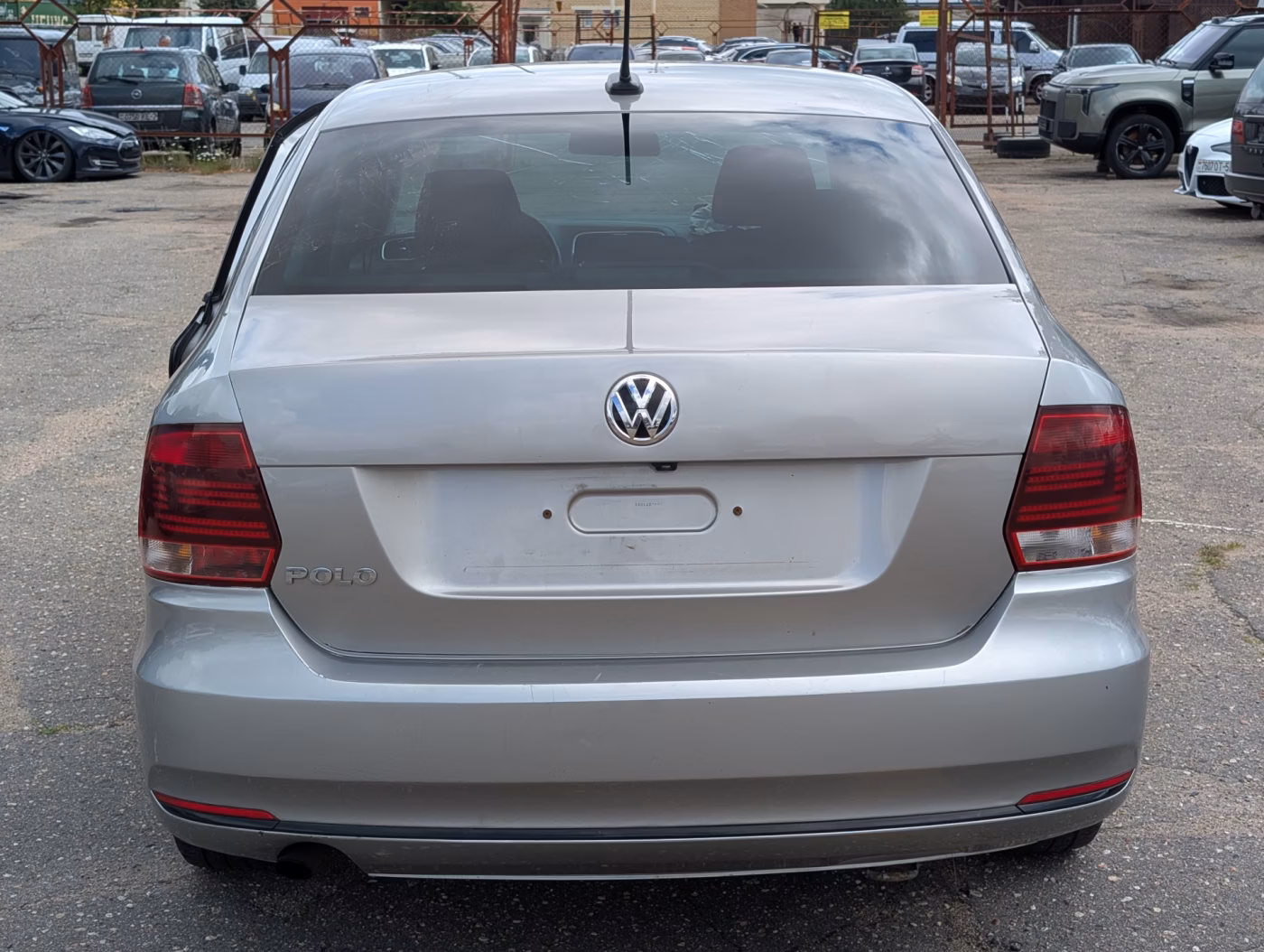 Volkswagen Polo Sedan фото 6
