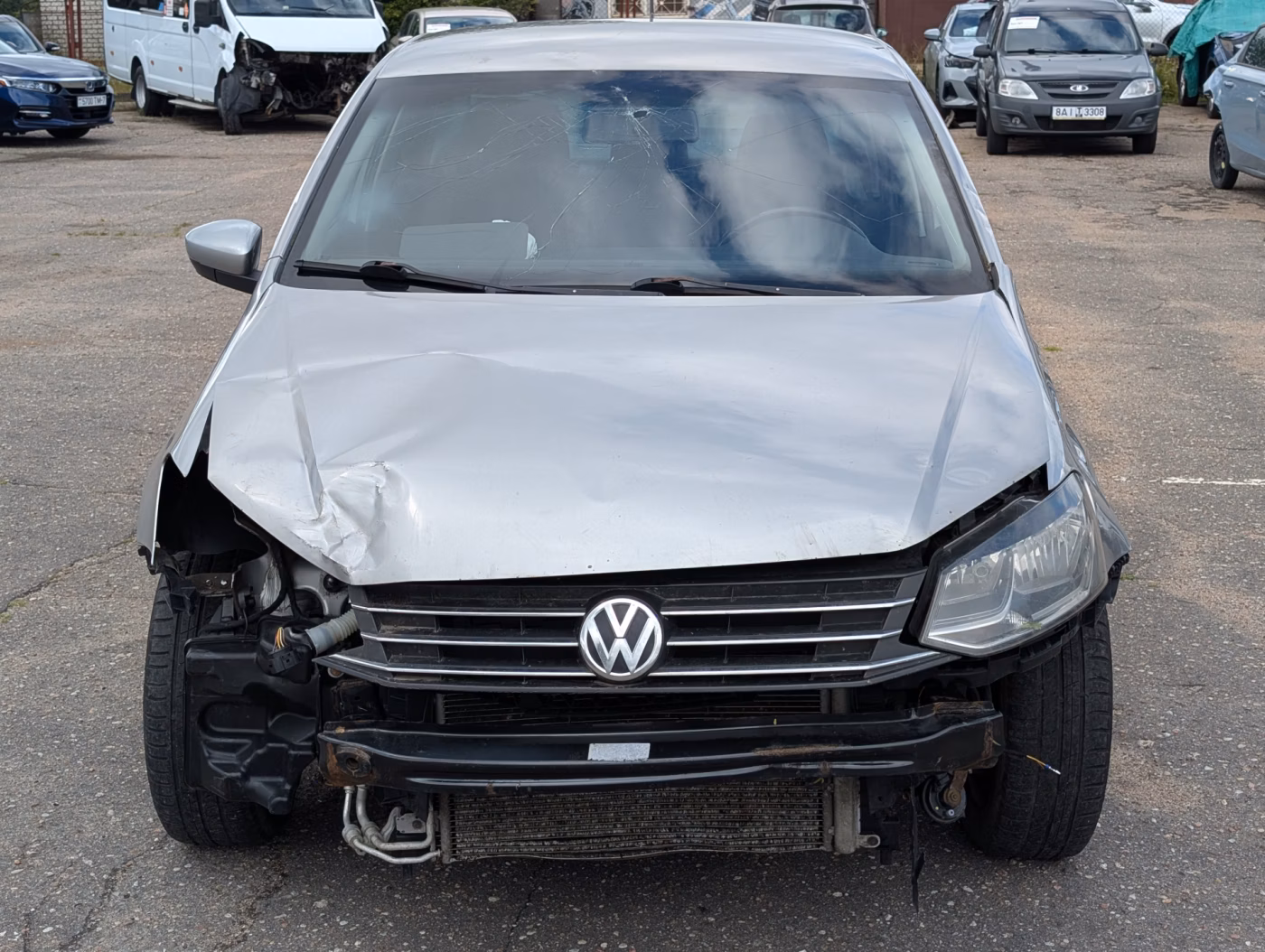 Volkswagen Polo Sedan фото 2