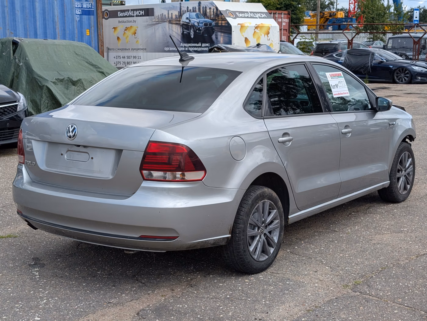 Volkswagen Polo Sedan фото 7
