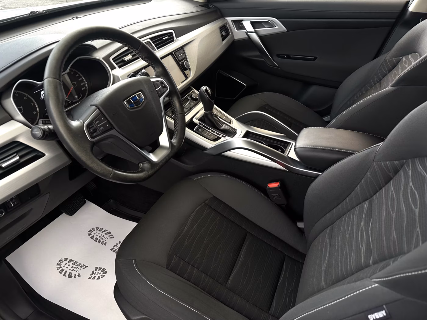 Geely Atlas фото 9