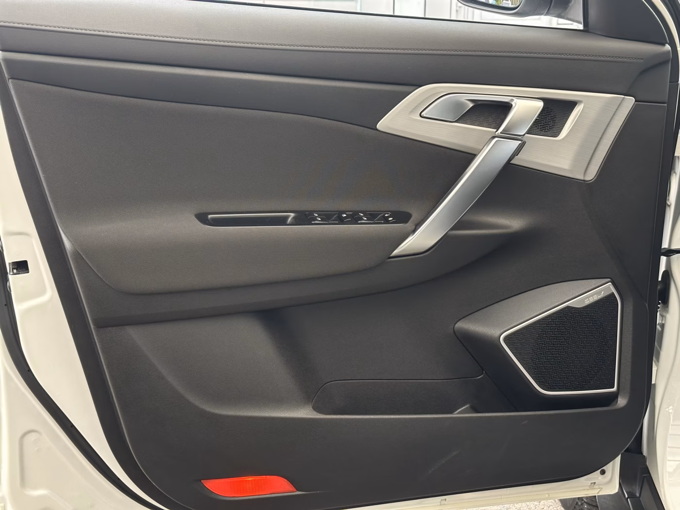 Geely Atlas фото 10