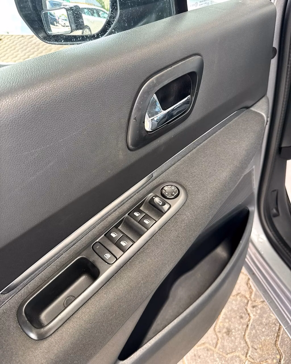 Peugeot 5008 фото 9