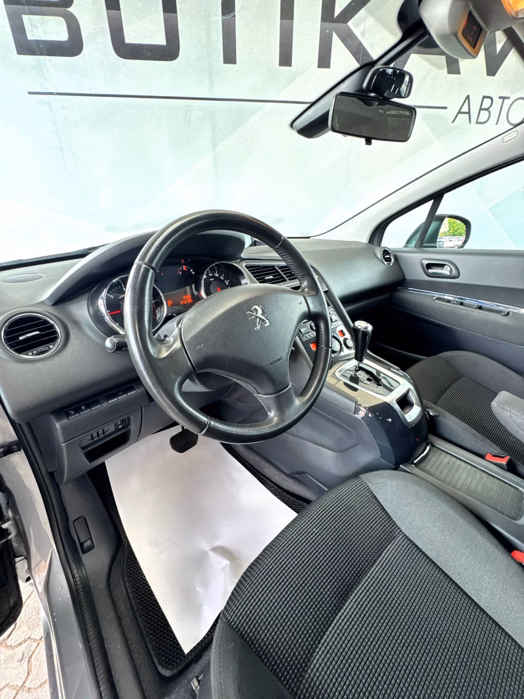 Peugeot 5008 фото 10