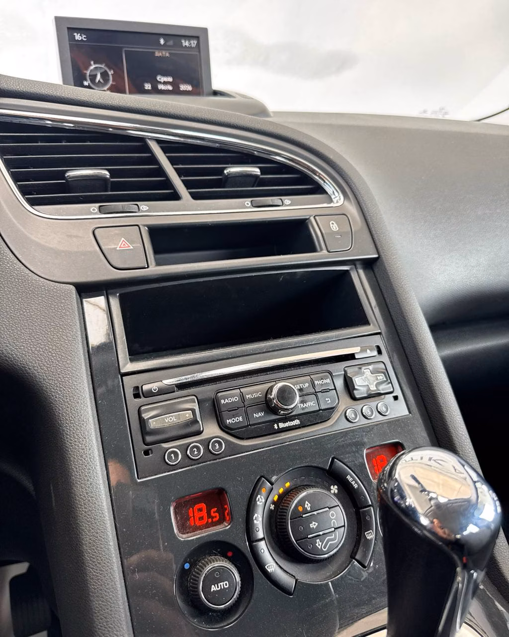 Peugeot 5008 фото 11