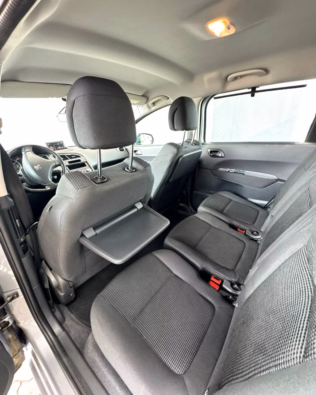 Peugeot 5008 фото 12