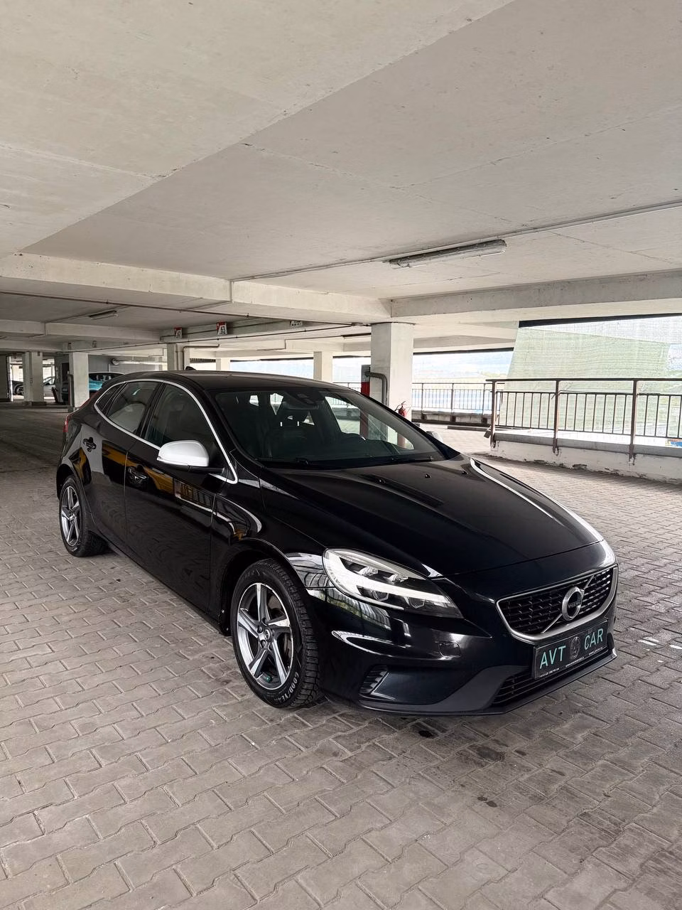 Volvo V40 фото 10
