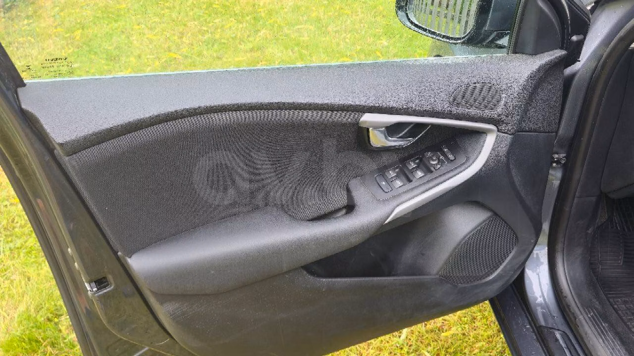 Volvo V40 фото 8