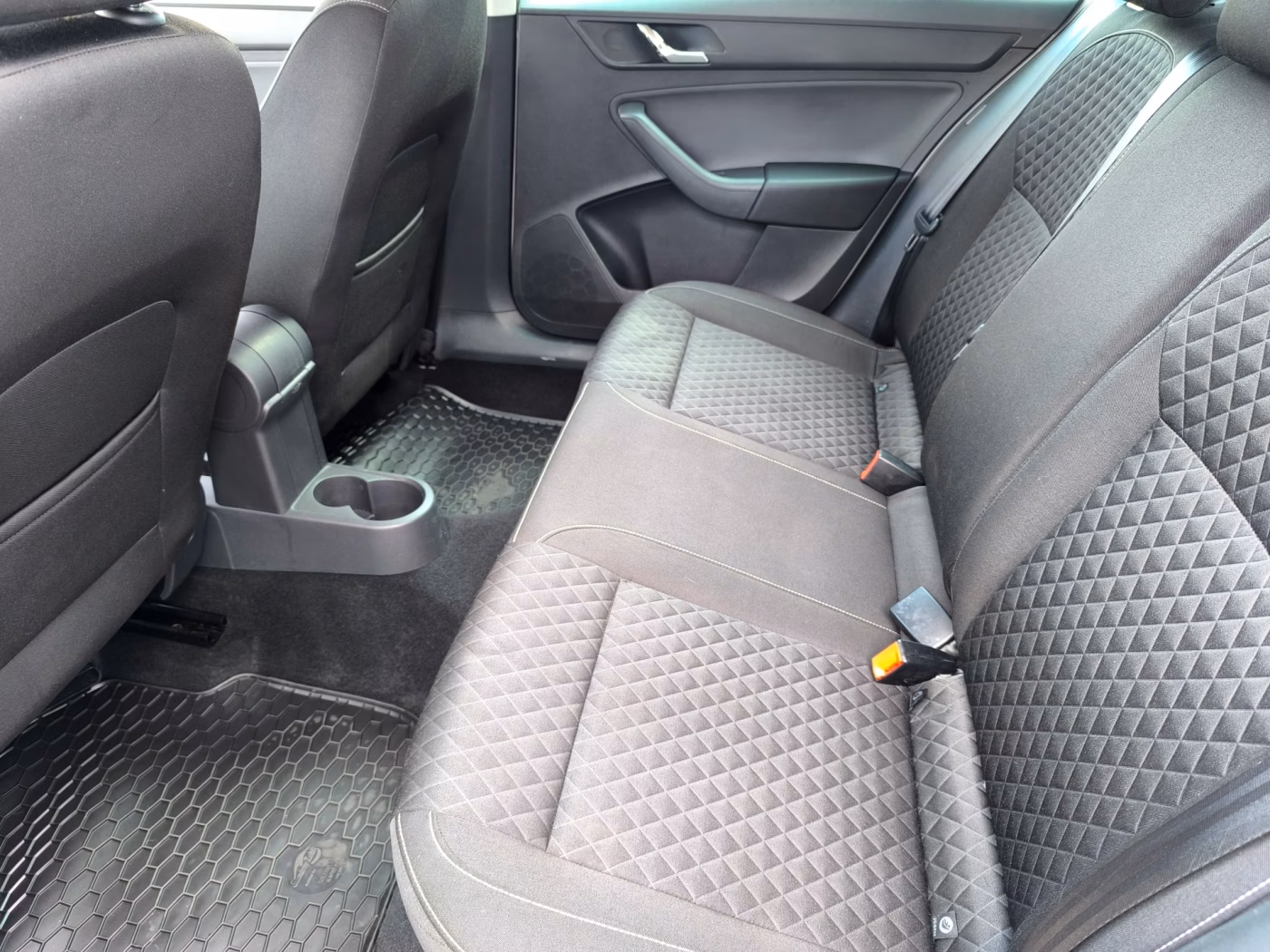 Skoda Rapid фото 10