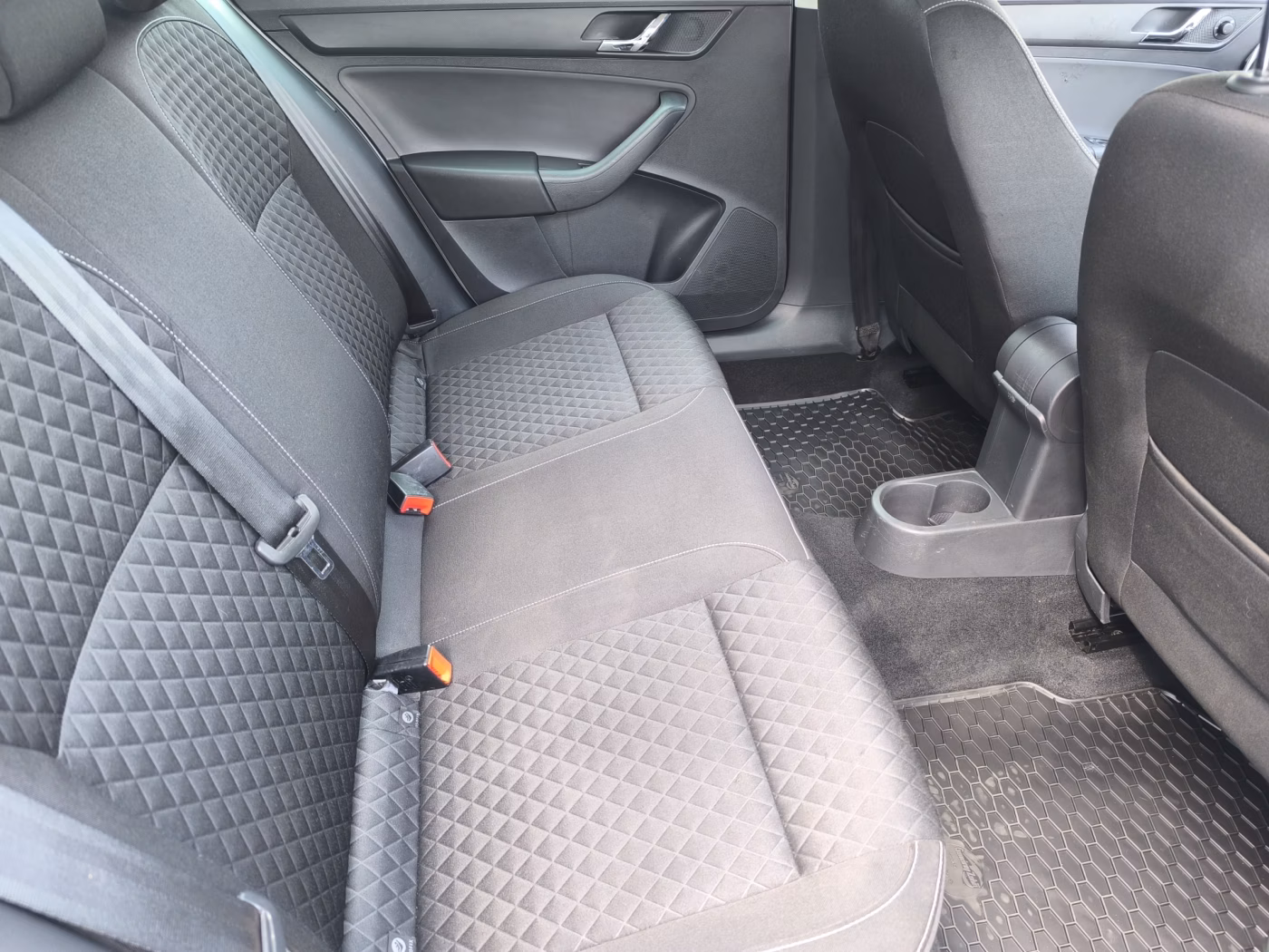 Skoda Rapid фото 12