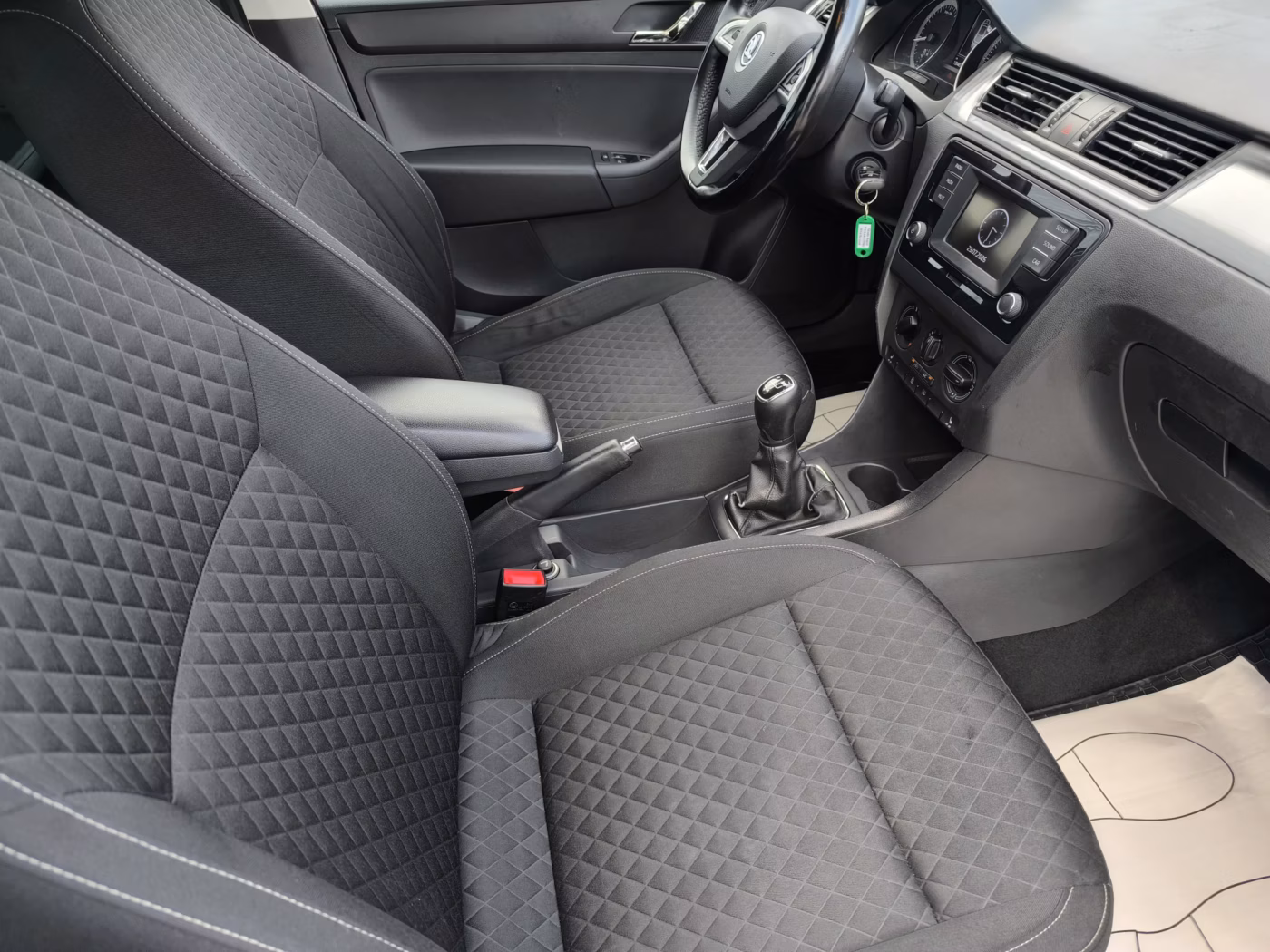 Skoda Rapid фото 14