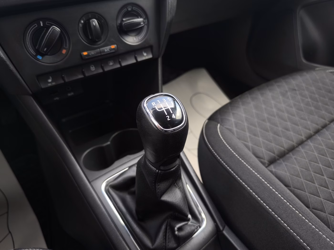 Skoda Rapid фото 18