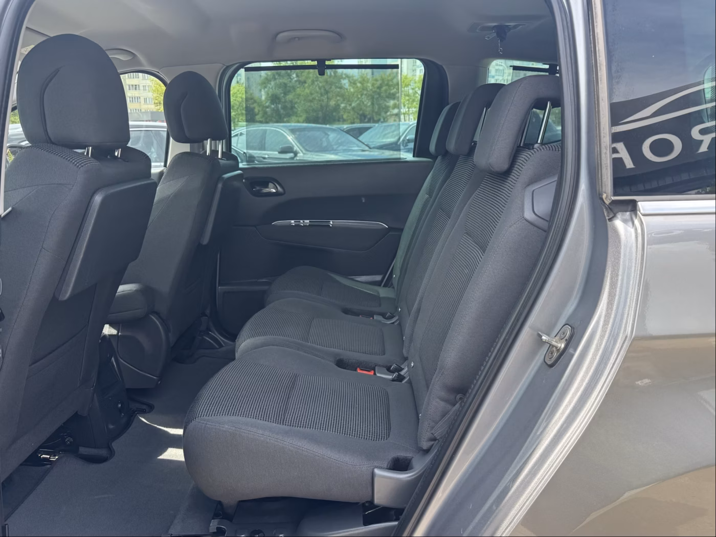 Peugeot 5008 фото 12