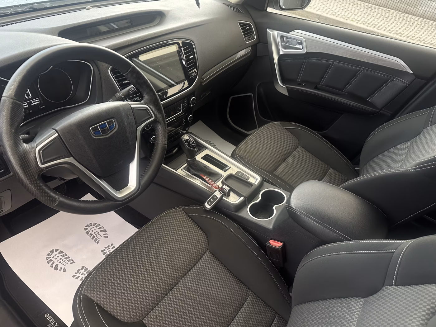 Geely Emgrand X7 фото 8