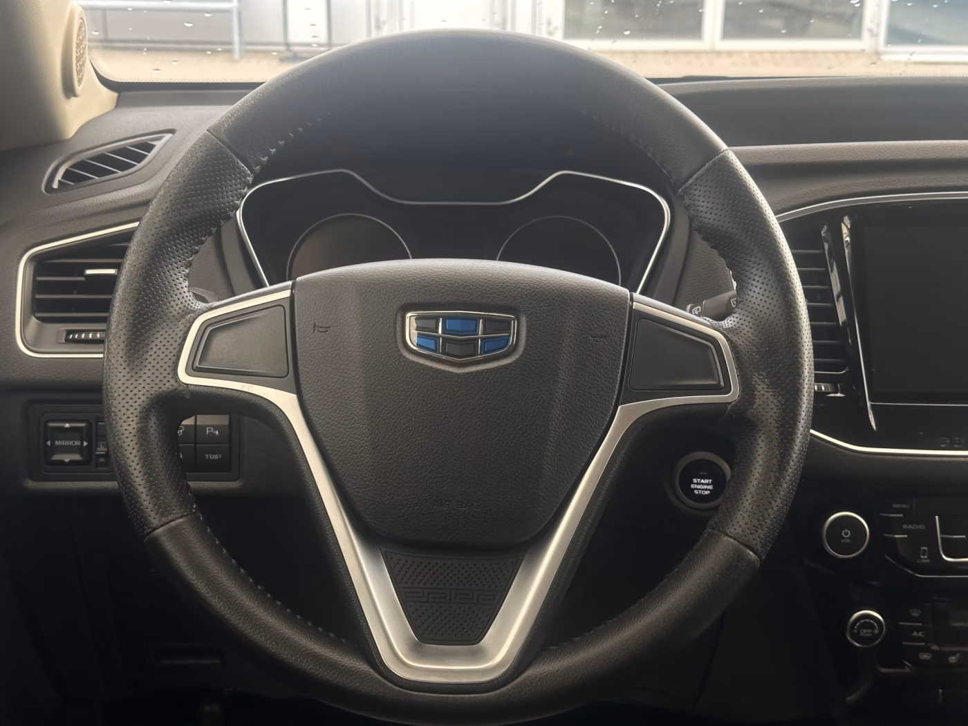 Geely Emgrand X7 фото 10