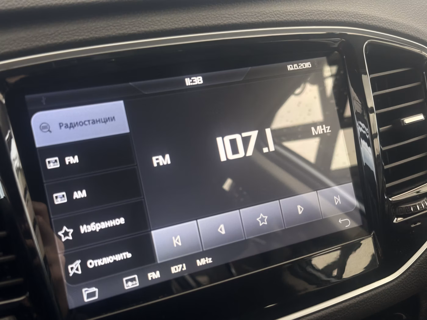 Geely Emgrand X7 фото 14