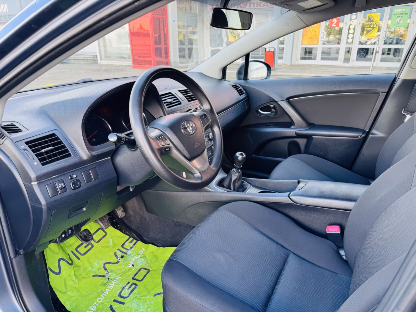 Toyota Avensis фото 5