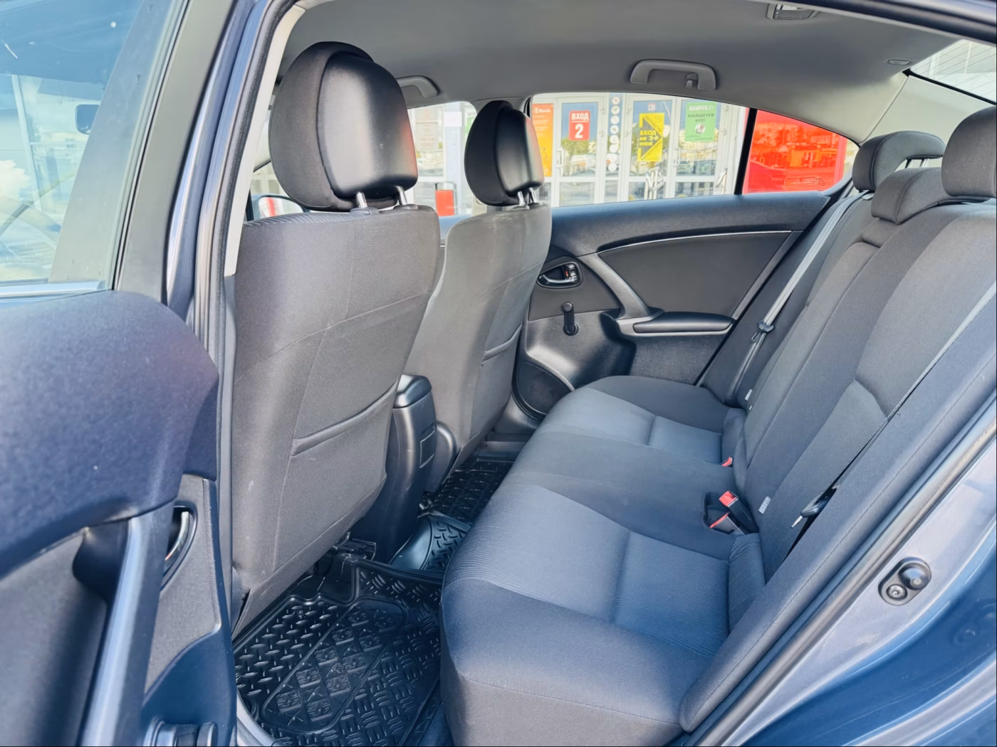 Toyota Avensis фото 6
