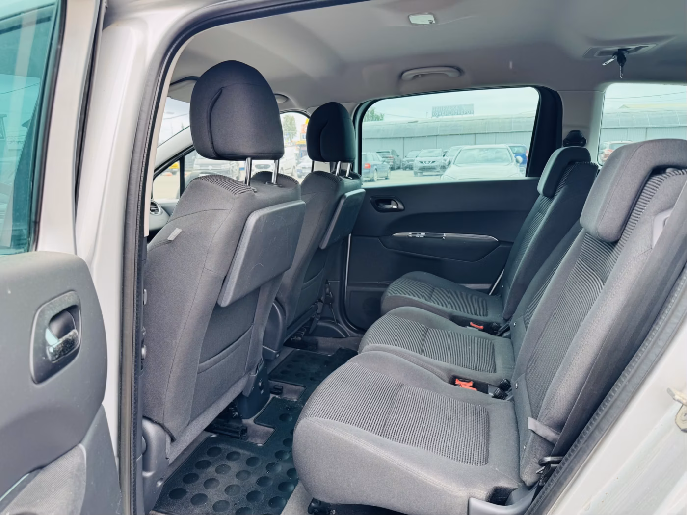 Peugeot 5008 фото 6