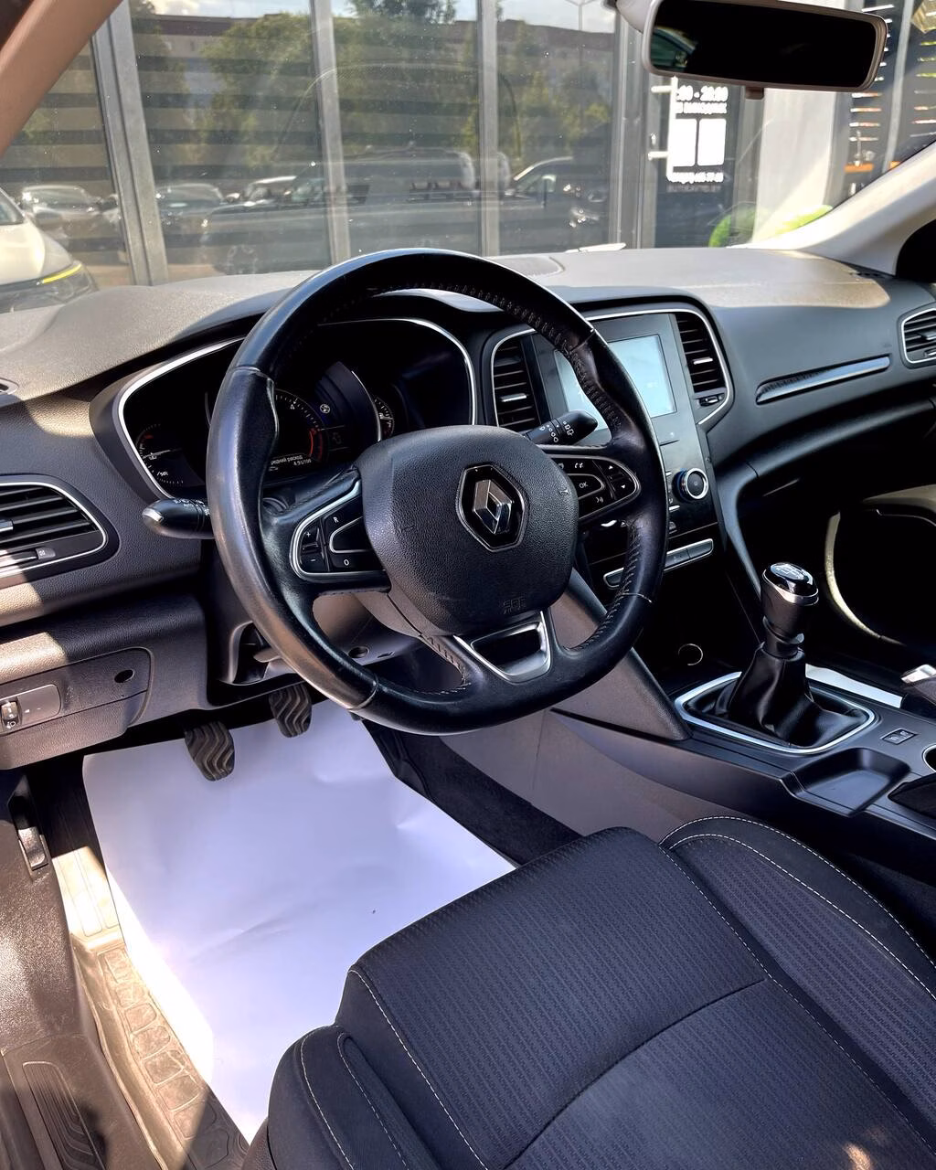 Renault Megane фото 9