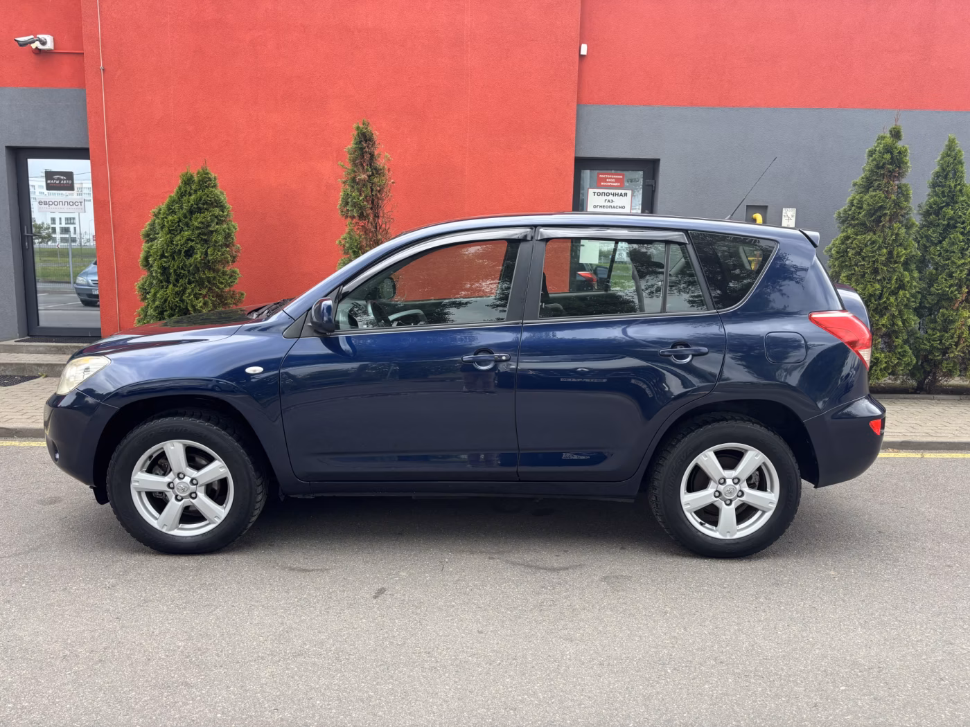 Toyota RAV4 фото 5