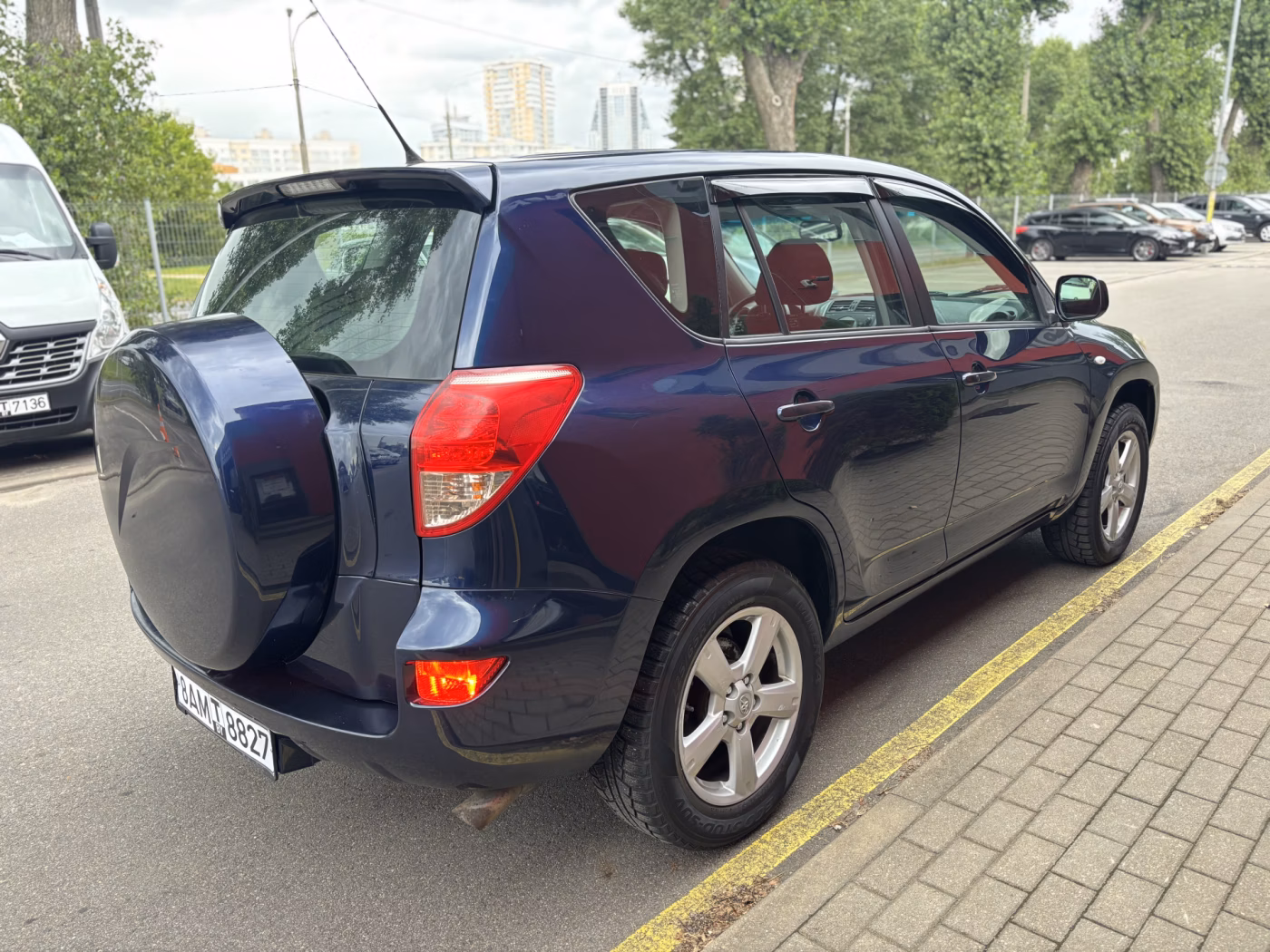 Toyota RAV4 фото 8