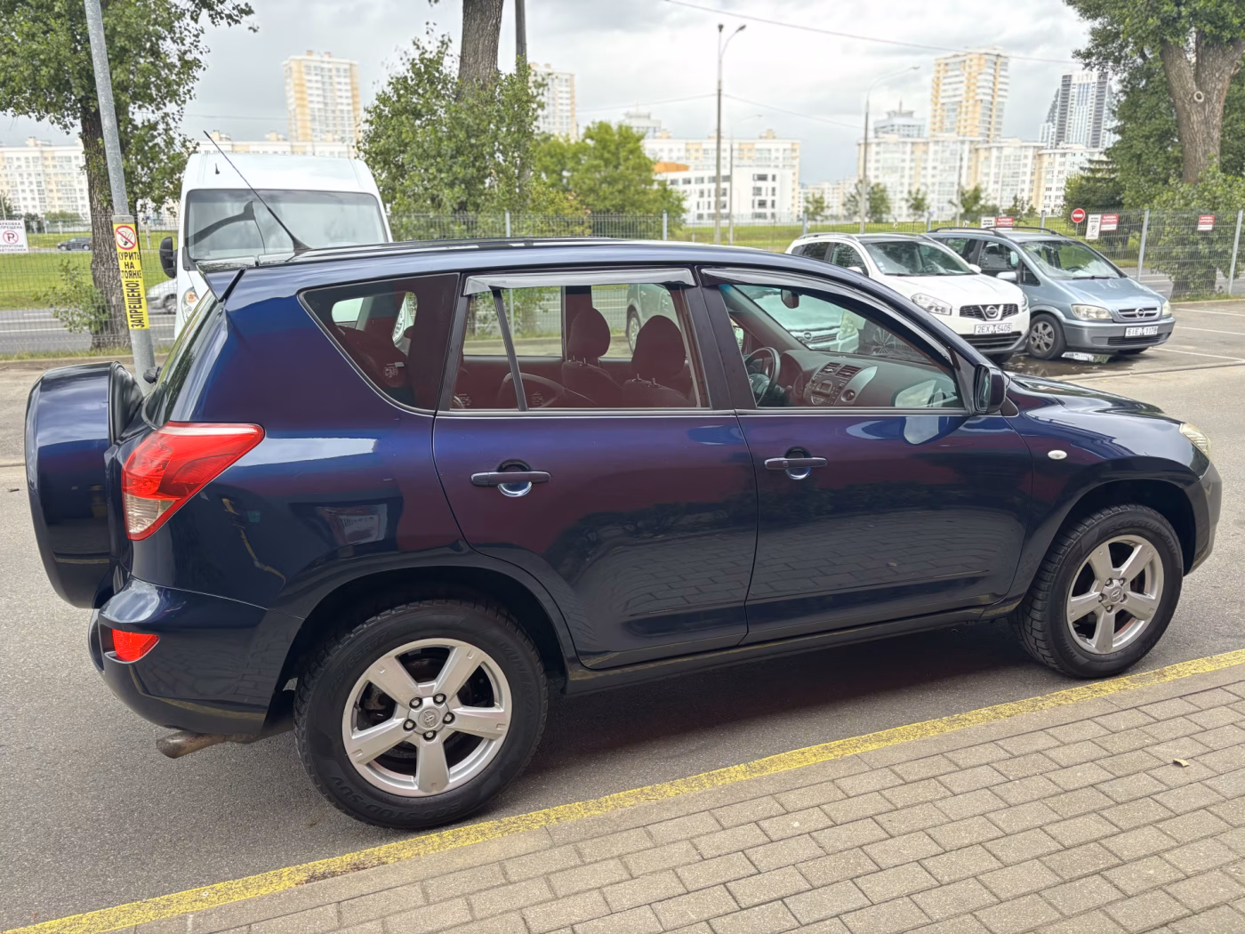 Toyota RAV4 фото 2