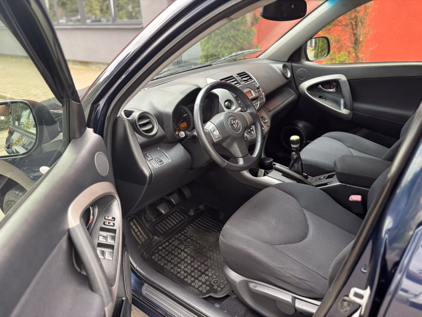 Toyota RAV4 фото 4
