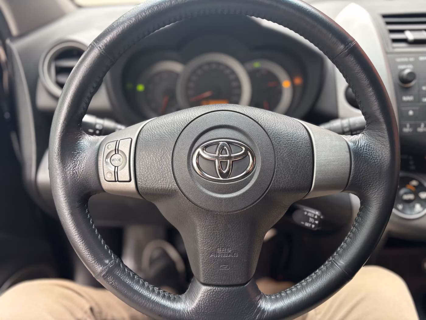 Toyota RAV4 фото 12