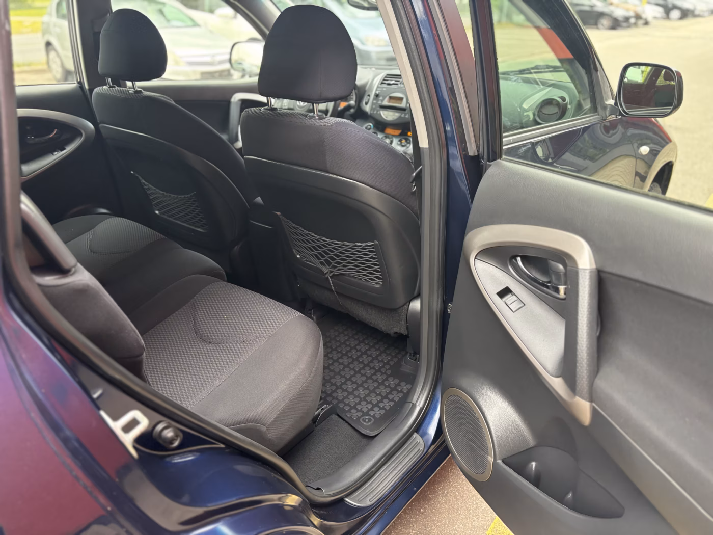 Toyota RAV4 фото 11