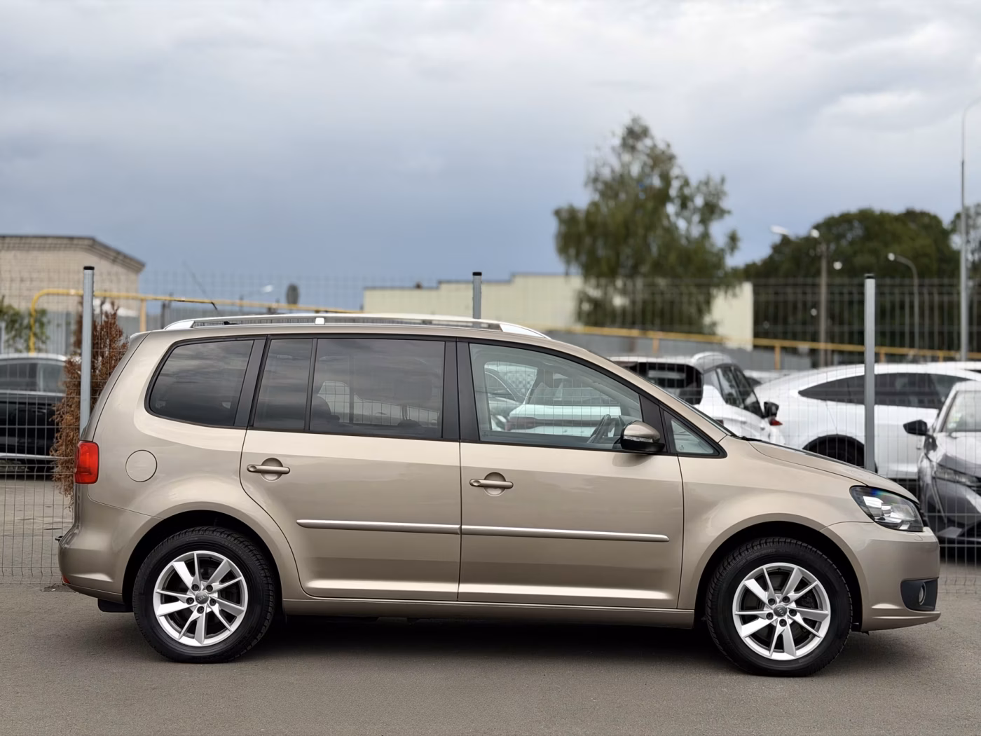 Volkswagen Touran фото 6