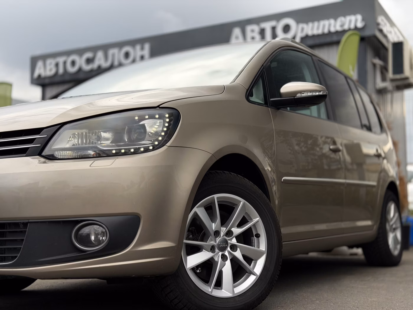 Volkswagen Touran фото 2