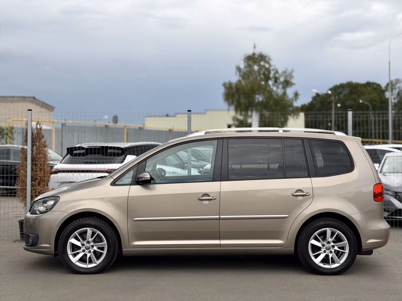 Volkswagen Touran фото 10