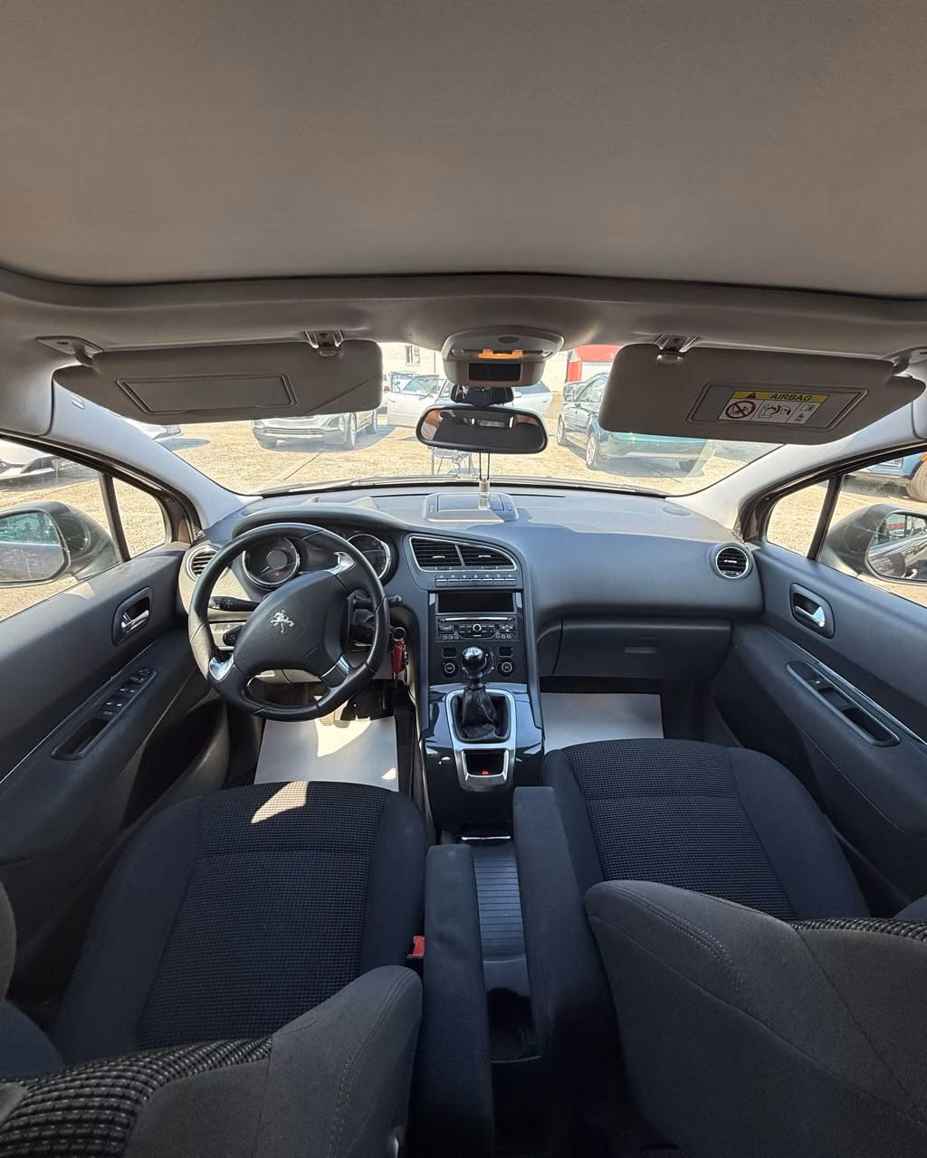Peugeot 5008 фото 9