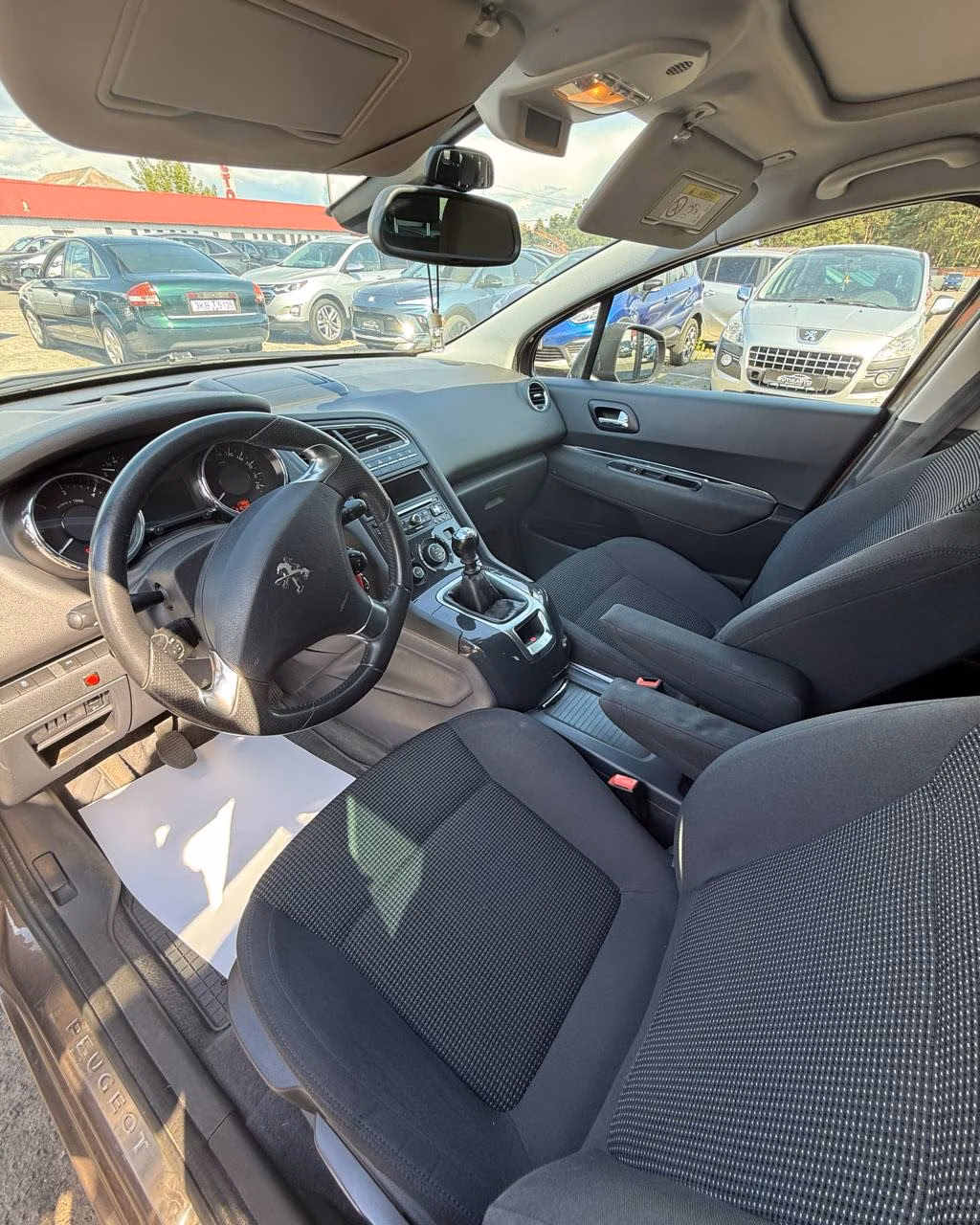Peugeot 5008 фото 10