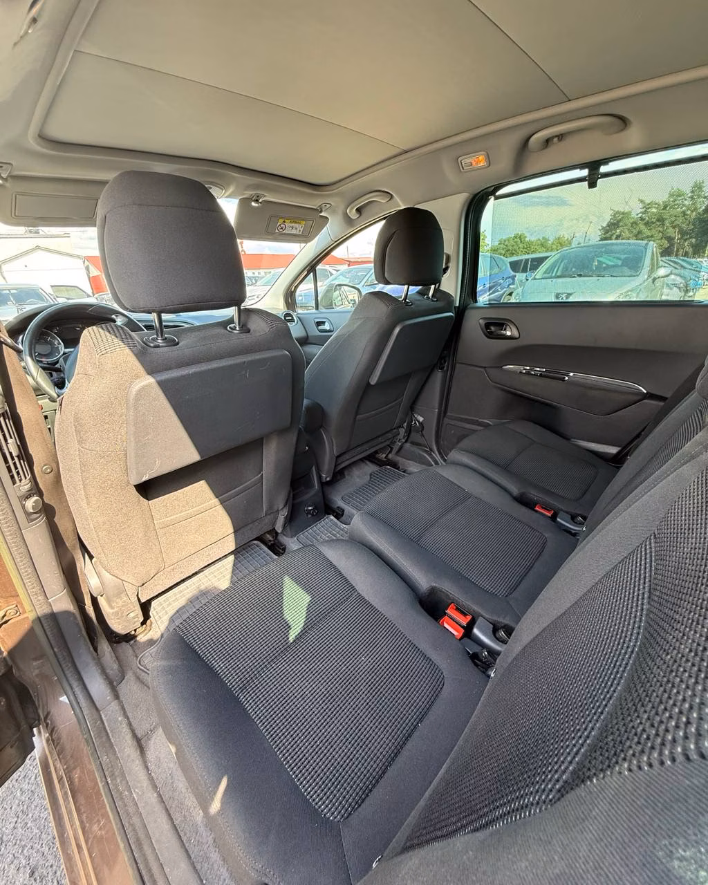 Peugeot 5008 фото 11