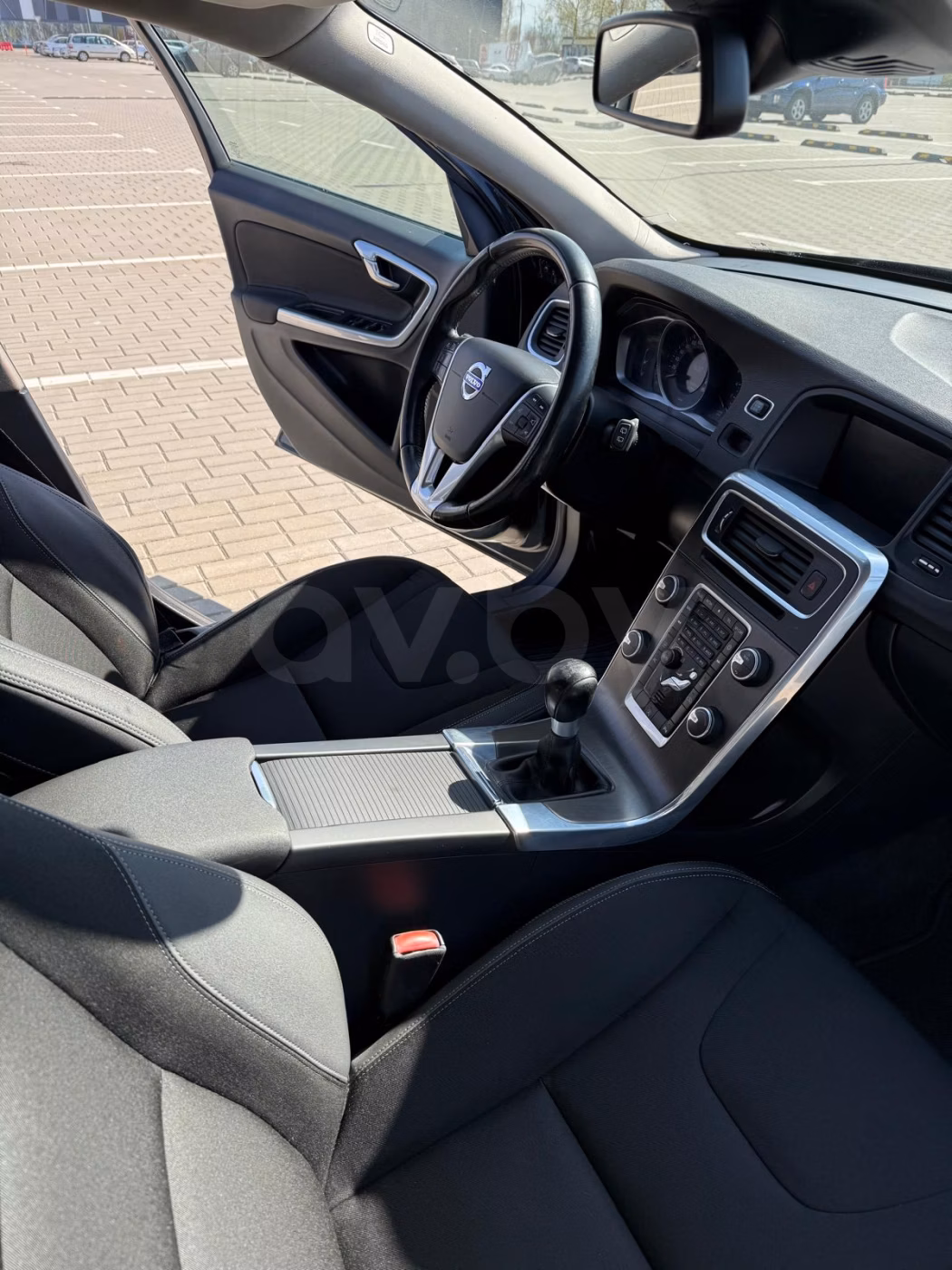 Volvo V60 фото 8
