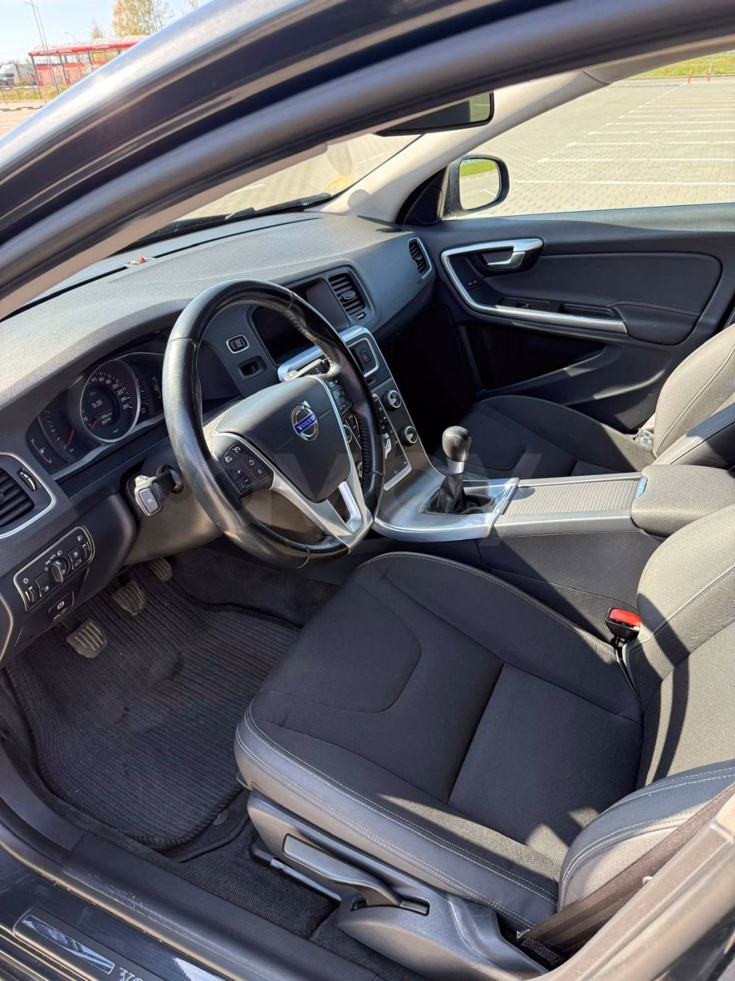 Volvo V60 фото 15