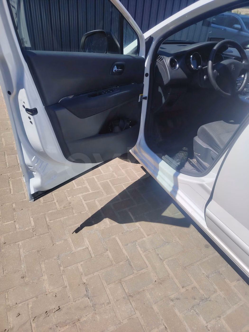 Peugeot 5008 фото 11
