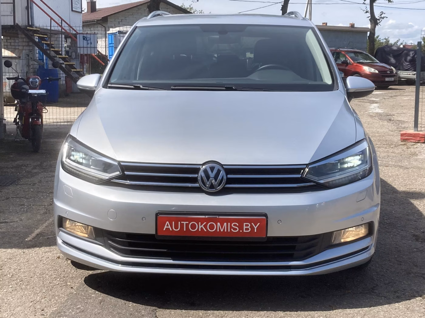 Volkswagen Touran фото 2