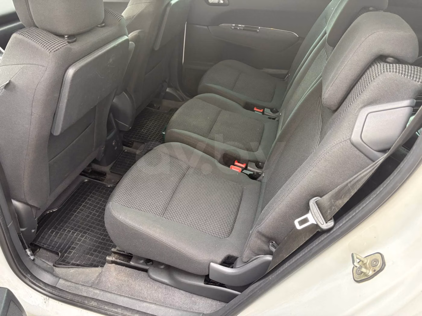Peugeot 5008 фото 3