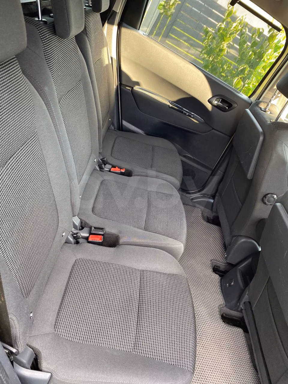 Peugeot 5008 фото 14