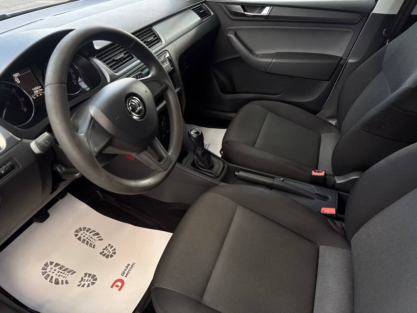 Skoda Rapid фото 8