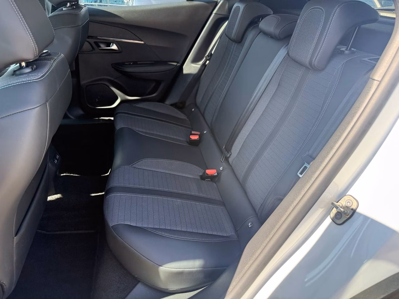 Peugeot 2008 фото 16