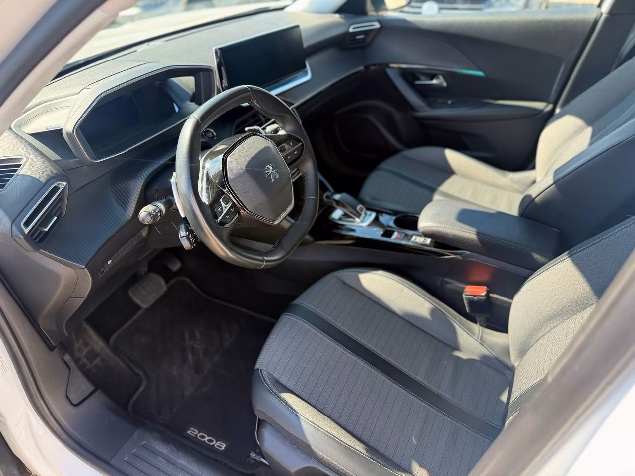 Peugeot 2008 фото 14