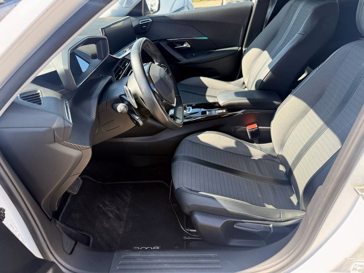 Peugeot 2008 фото 13
