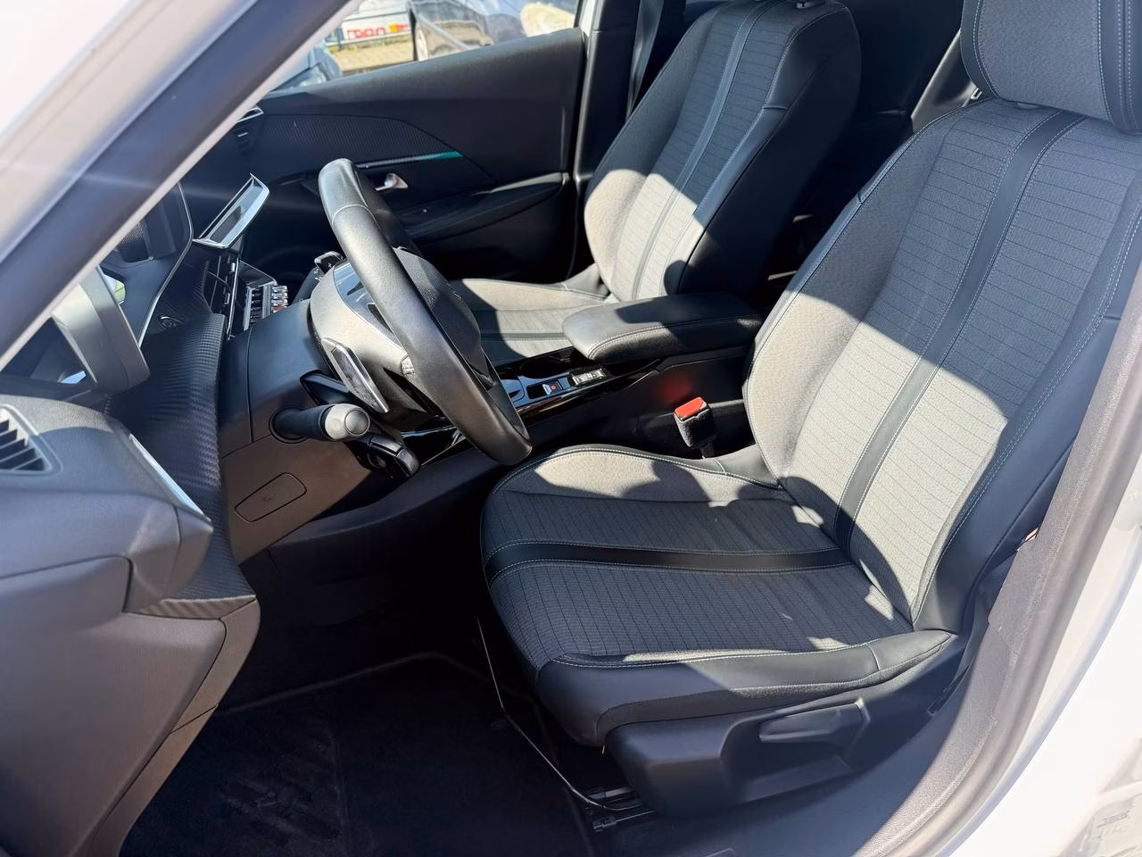 Peugeot 2008 фото 15